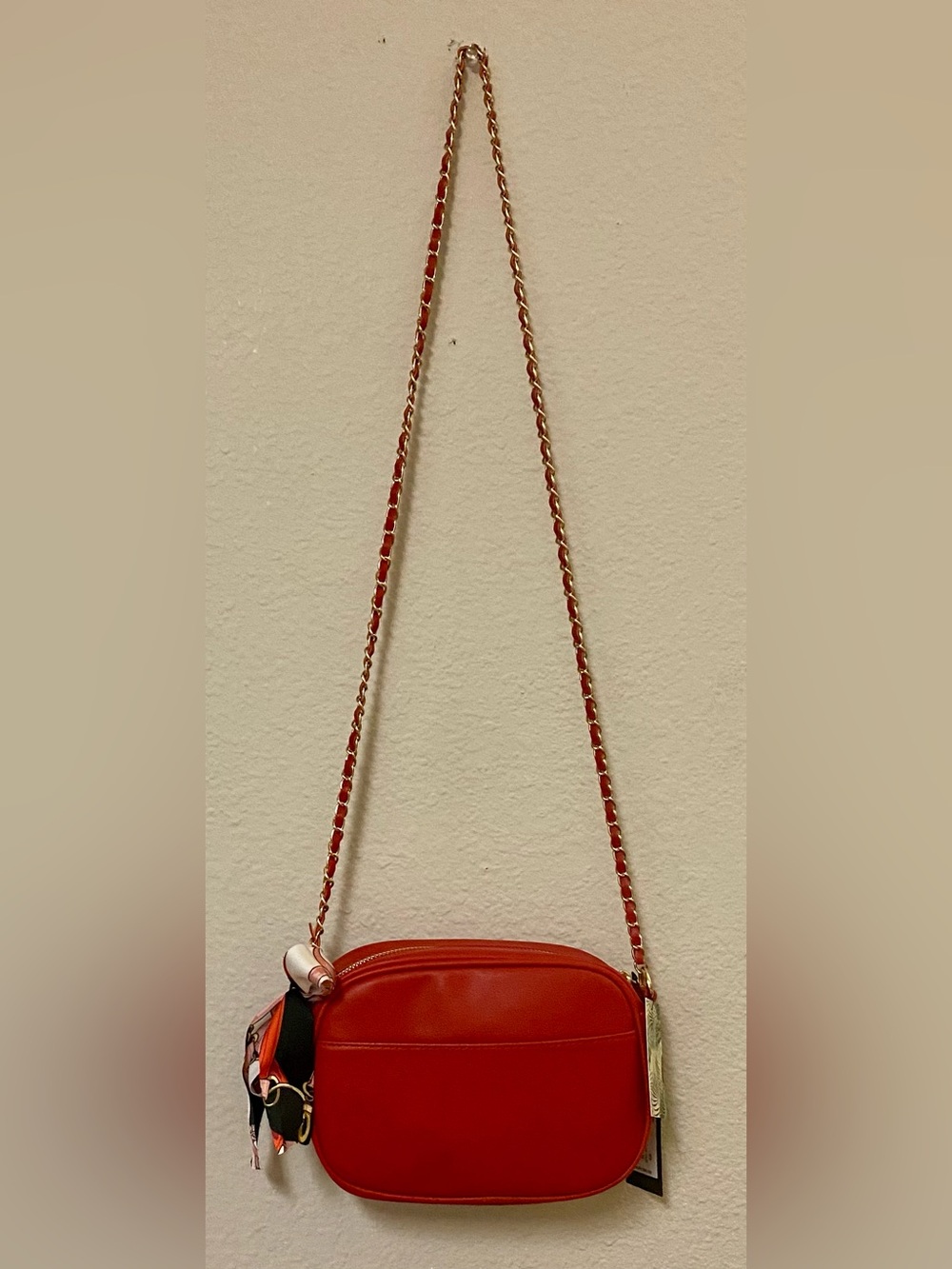 Badgley Mischka Red Diamond Quilted Chain Camera Bag - NWT! - Picture 4 of 9